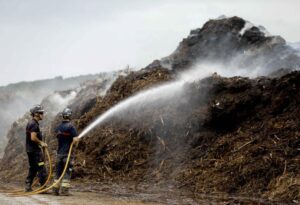 Es un incendio que involucra materiales orgánicos de origen vegetal o animal, que pueden ser utilizados como fuente de energía.