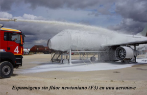 Espumógeno sin flúor newtoniano (F3) actuando en una aeronave.